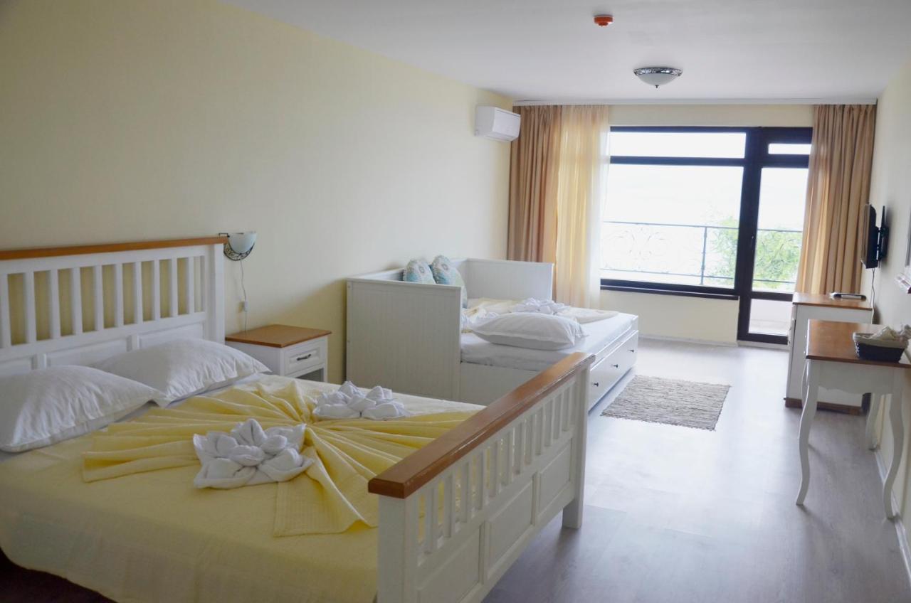Ashram Hotel Primorsko Exterior foto